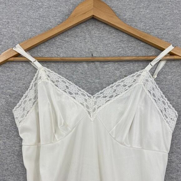 Vintage Vanity Fair Full Slip Womens 32 / 26" Long White Lace Trim Adj. Straps - Picture 4 of 12